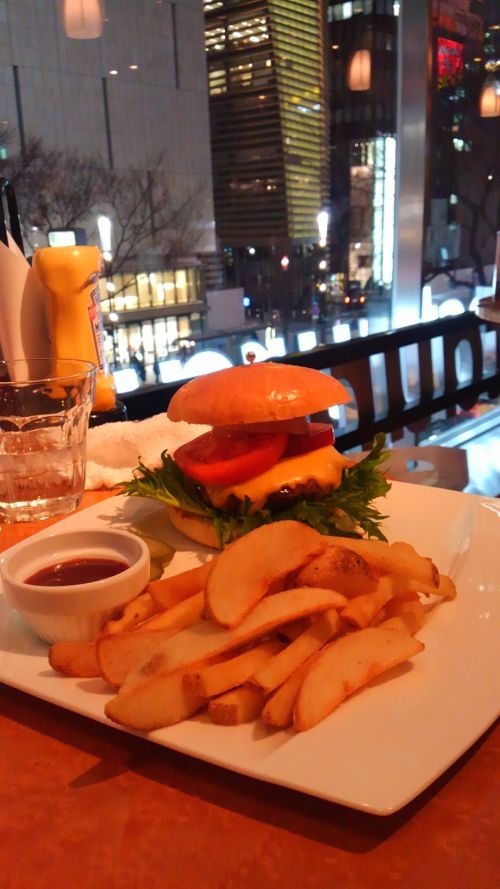 こちらがハンバーガー。