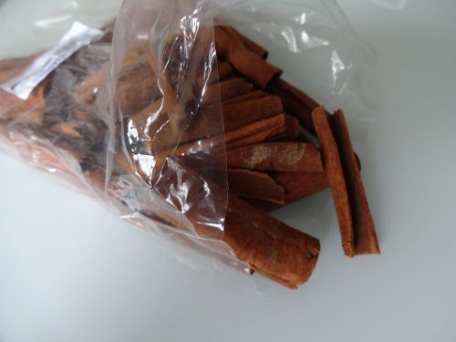 魅惑の香りと甘い風味を備えたシナモン