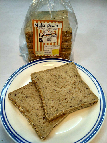 保存料、着色料無添加のマルチグレインブラウンブレッド1斤9枚切り　150ルピー。