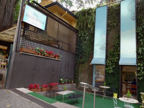 Dulcaのソニェリアの店の前