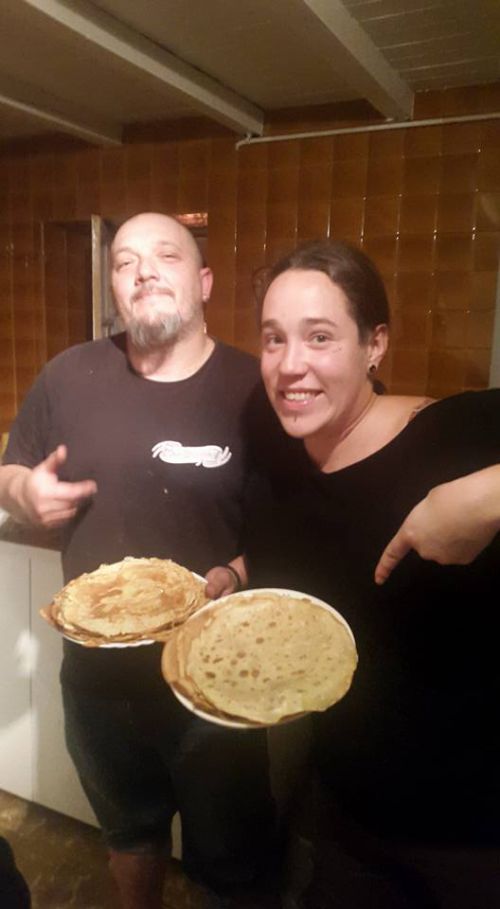 フランス人の友人はクレープ作りはちょちょいのちょい！