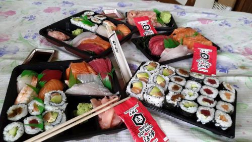 寿司レストランでテイクアウト