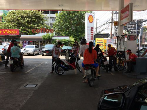 バンコク市内のガソリンスタンド