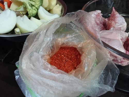 唐辛子を入れるべきか迷うのは、私が日本人だからでしょうか？