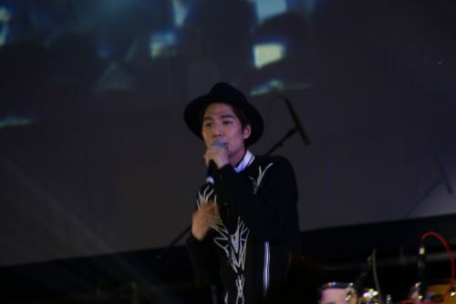 潘裕文（パン・ユィウェン　Peter Pan）　＊写真は年越し後で、衣装を替えての登場です