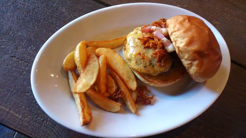 こちらはニューポートバーガー。