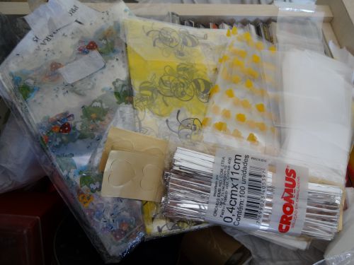 ブラジルの家庭でよくストックされているプレゼント用の包装袋