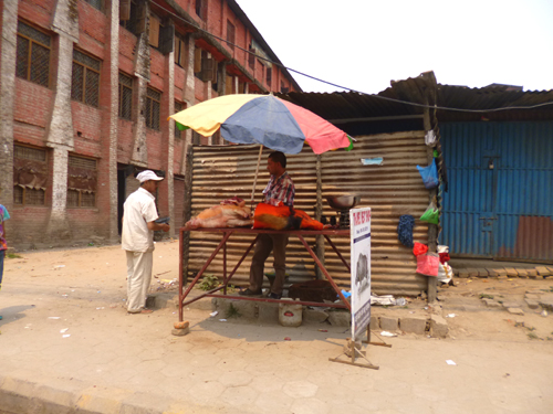 同じ通りのあちこちにポップアップ路上販売