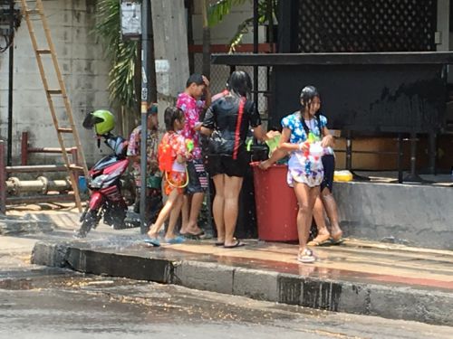 水の補給地はあちこちにあります