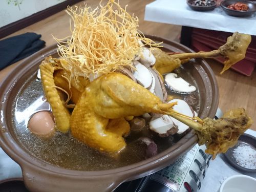 一番上にある乾燥もやしのようなものが「冬虫夏草」