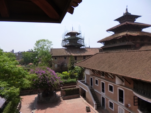 元王宮内部も修復作業中。