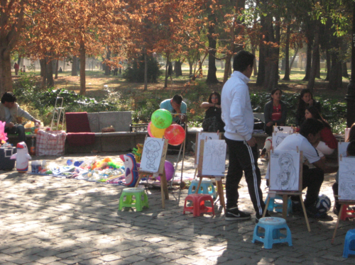 １枚約100円で好きなキャラクターの色塗りが出来きます。