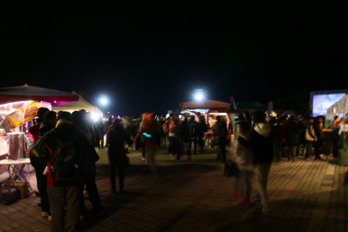 ステージ前に広がる屋台街