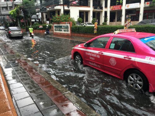 あー！！こんなに水が溜まってる
