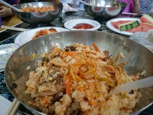 混ぜ混ぜ…うん？！お寺のビビンバなのに・・・お肉が入ってました？？