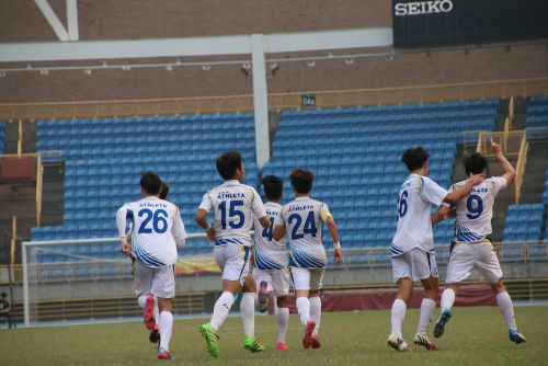 前半38分にゴールを決め、喜ぶ台湾體大の選手達