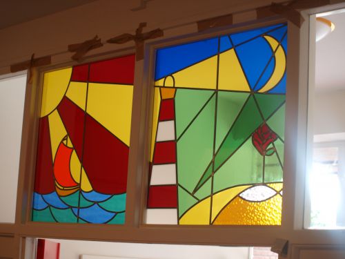 卒業時にこのようなガラス工芸を作って学校に贈呈することも。