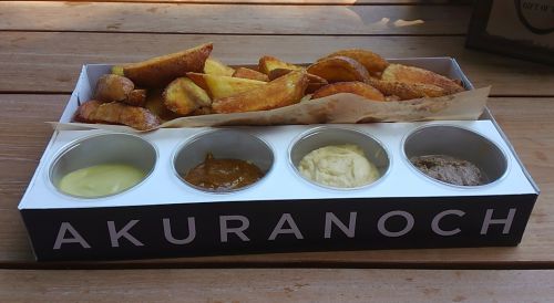 ボリューム満点。ディップも色々楽しめます。