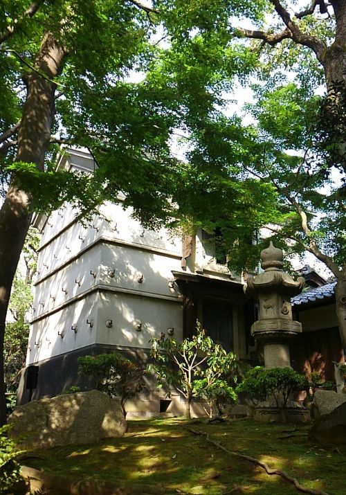 お庭から見た蔵。