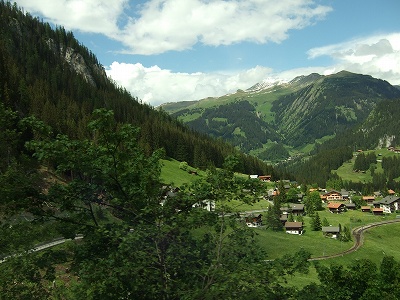 車窓からは、これぞスイス！といった美しい風景が広がります。