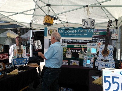 ライセンスプレートをリサイクルして作ったグッズ