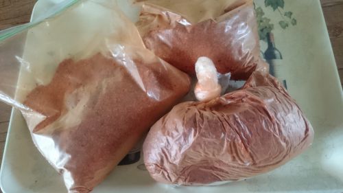 義母からもらった唐辛子粉、作った年や種類ごとに袋分けされています