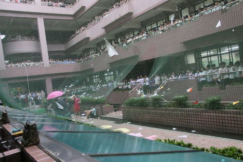 まずは、卒業式実行委員会による寸劇で盛り上げます