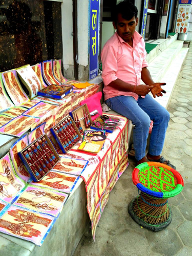 すべてインド系男性なんですが、なぜ？