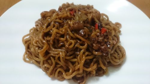 スープの無いタイプのインスタントラーメン「チャッパゲティ」