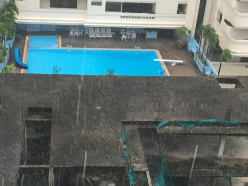 いっきにザーッと始まります