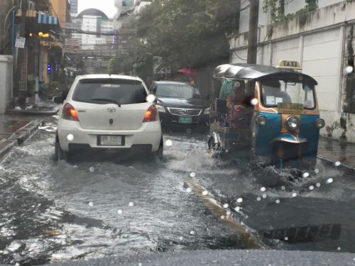 この程度の冠水ならまだまだ軽いほうです