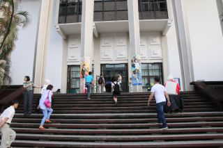 講堂の入り口の様子