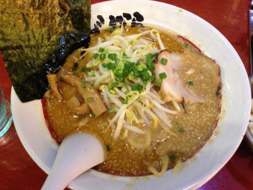 特にタイ人からの人気が高い「とんこつ系」の店