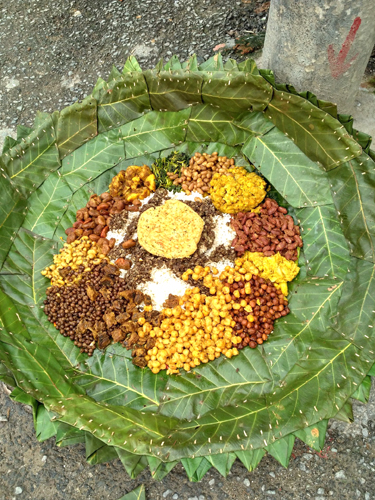 手の込んだつくりの沙羅の葉のお皿