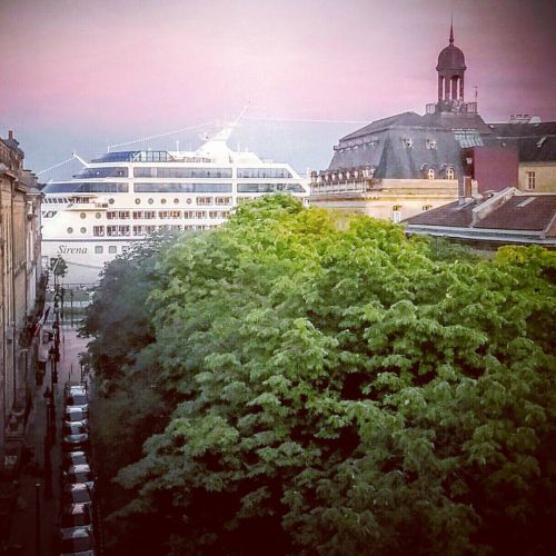 豪華客船が停留中