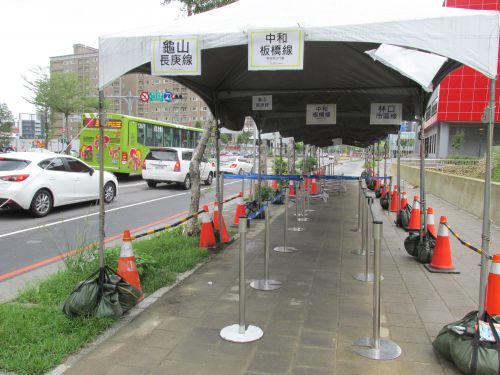 シャトルバス乗り場（西口前）