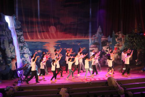 担任の先生たちのダンス