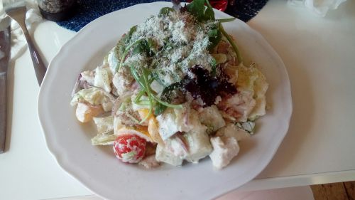 ウメオのレストランでいただいたシーザーサラダ