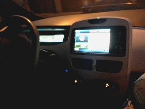 友人はハイブリッドカーを購入した