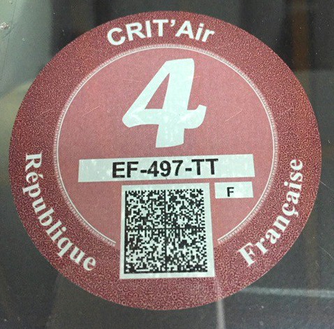 「Crit’air」と呼ばれる証明書（識別ステッカー）