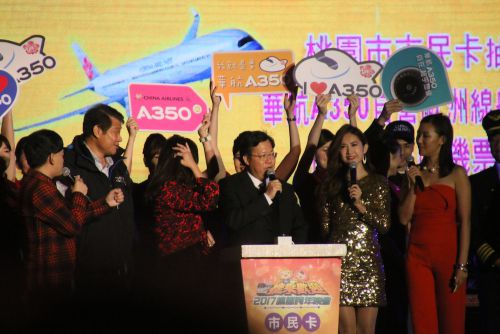 花火の後は抽選会