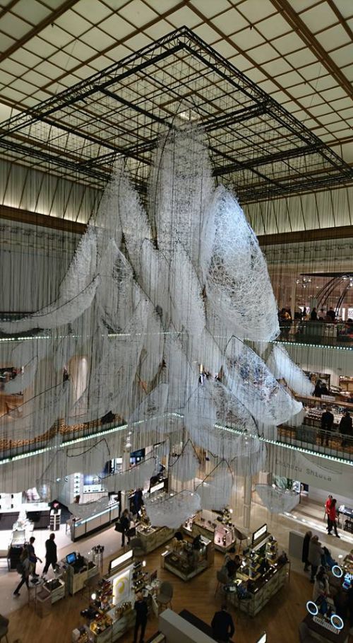 存在感がありながら空気感あふれる作品