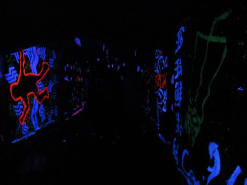 入り口を入ると……