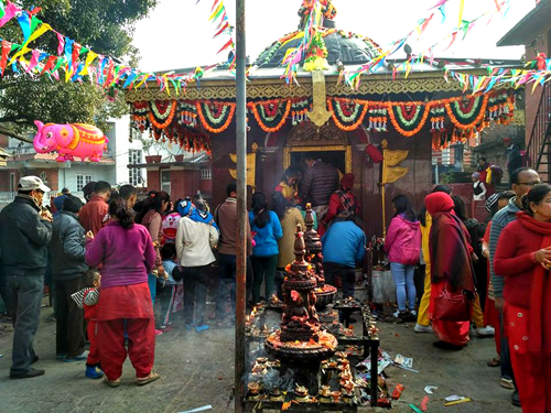 親たちも子どもの学力向上を願って。