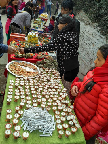 灯明にお菓子に、チョーク！？