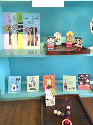 春の新作、ネパリ紙人形たち。