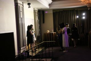 記念写真を楽しむ参加者