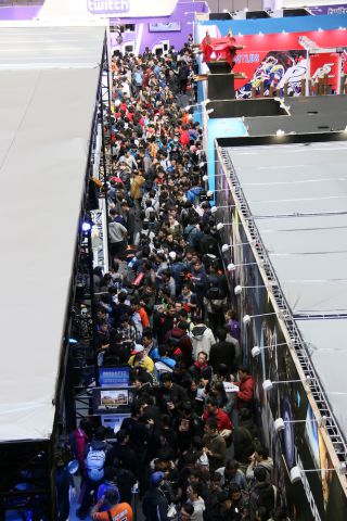 ソニーのブース前にて