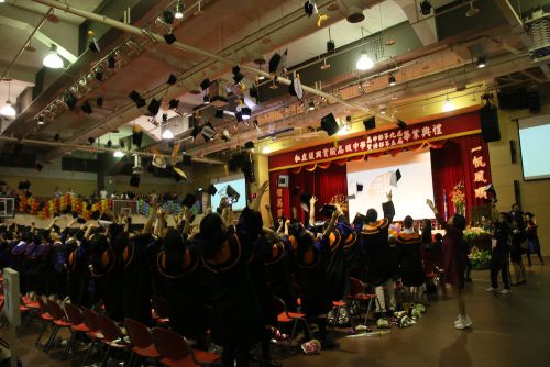 最後は帽子投げ