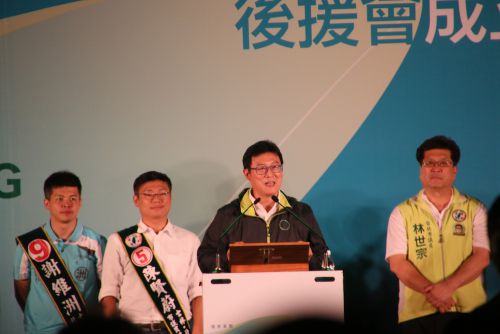 シメでスピーチを行う姚文智氏